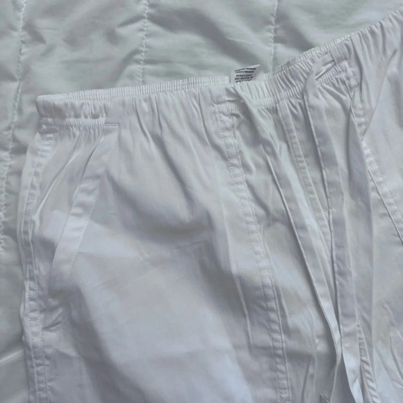 🆕🤍 Lululemon Cotton Blend Poplin High Rise Shorts - White - Picture 2 of 9